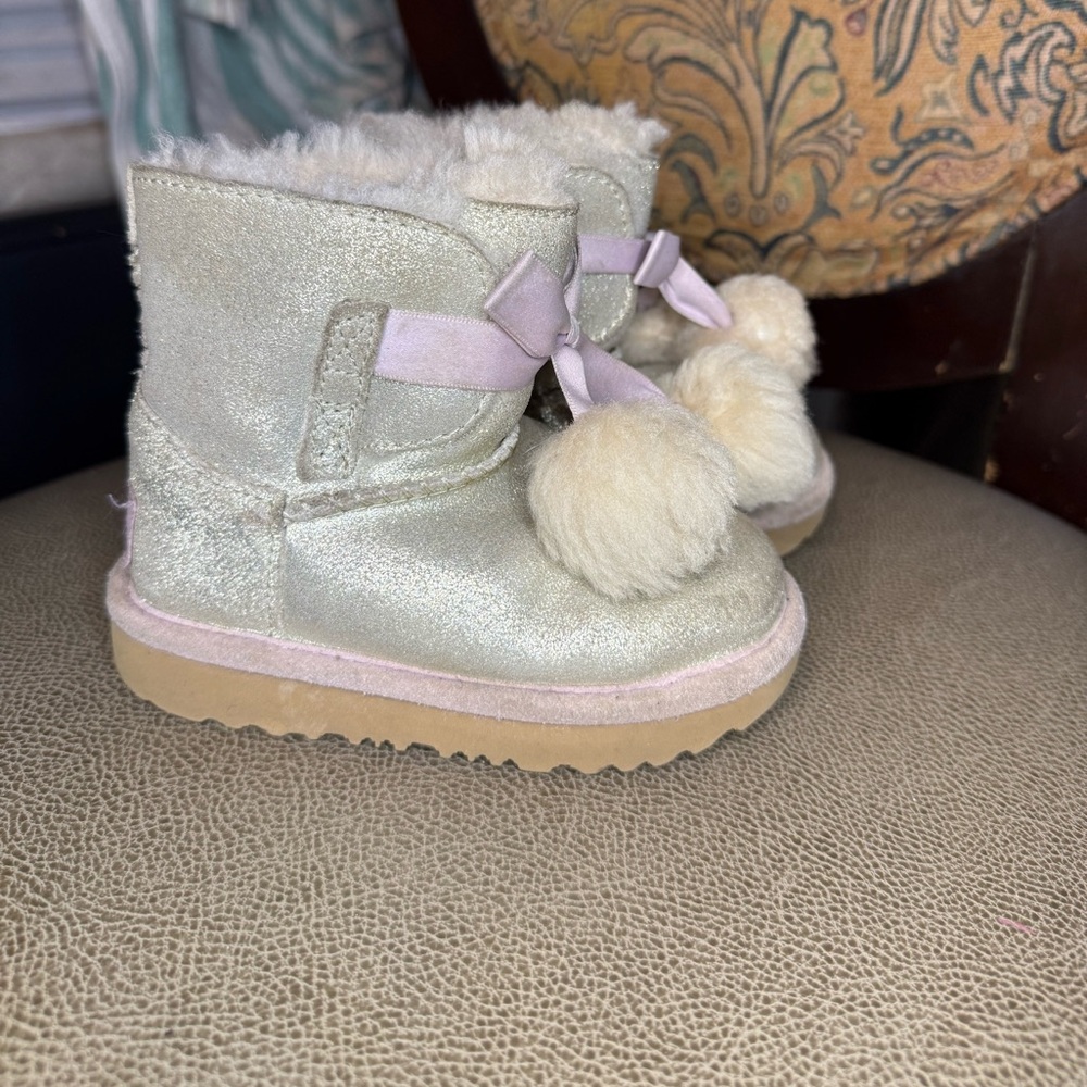 Girls Gita shearling pom Pom UGG